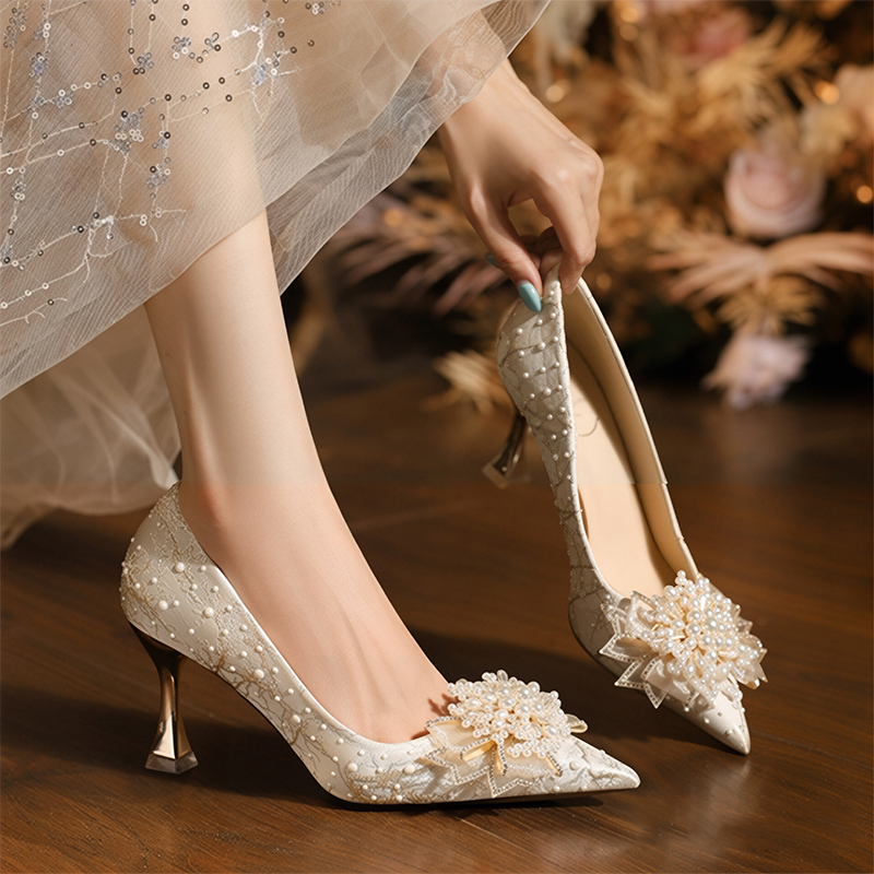 Crystal Wine Glass - Markendesign Perlenblumen-Brautschuhe für Damen, Glänzende Kristall-Satin-Weinglas-High-Heels,